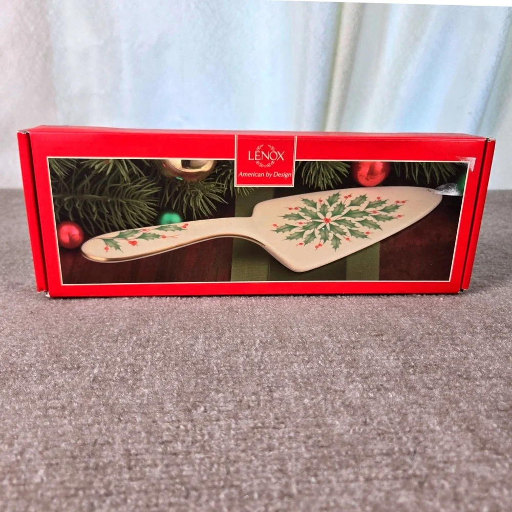 Lenox Holiday Dessert Server Ivory Bone China Gold Trim Holly Berry‎ Christmas